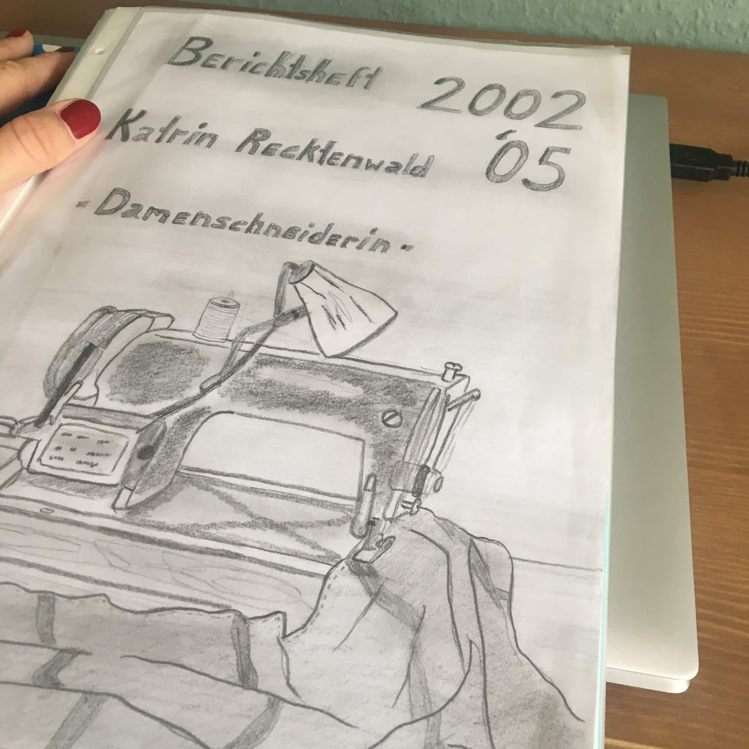 Cover des Berichtshefts aus der Damenschneiderausbildung von Katrin Recktenwald Berichtsheft Damenschneiderausbildung von Katrin Recktenwald