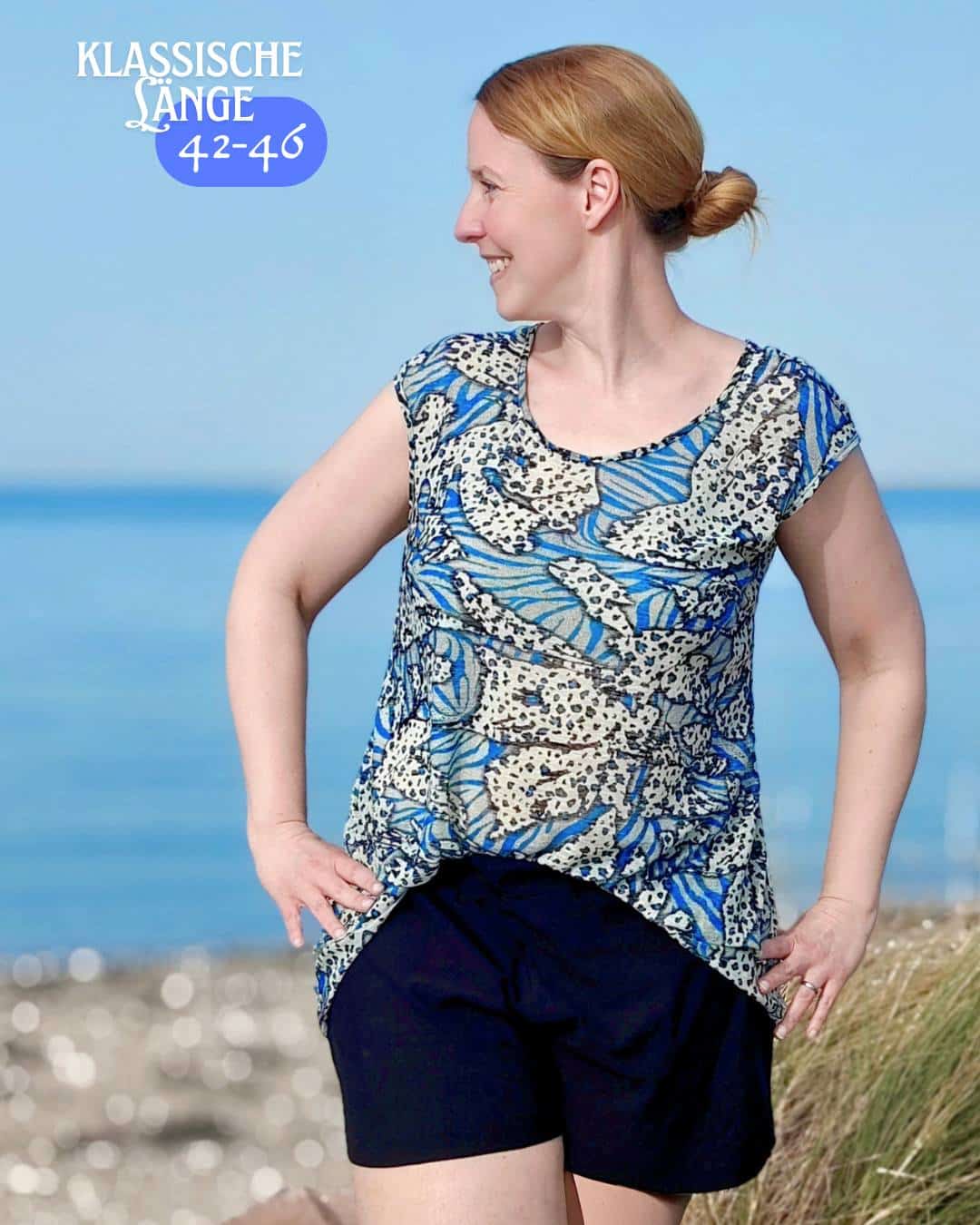 Selbst genähte Sommertunika nach dem Schnittmuster #Livyera am Strand